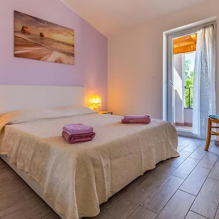 2 Bedroom Cozy In Holiday home *