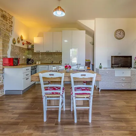 Holiday home 2 Bedroom Cozy In Filipana