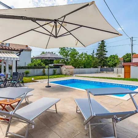 2 Bedroom Cozy In Holiday home Filipana